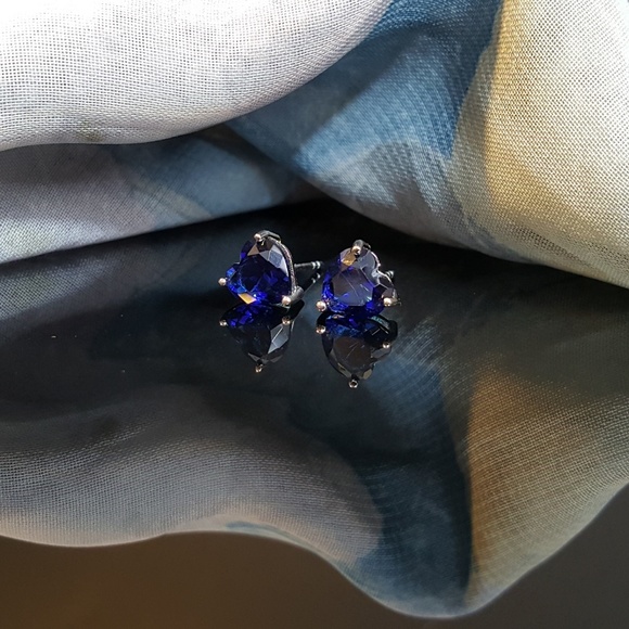 Blue Sapphire Cubic Zirconia - Picture 3 of 4